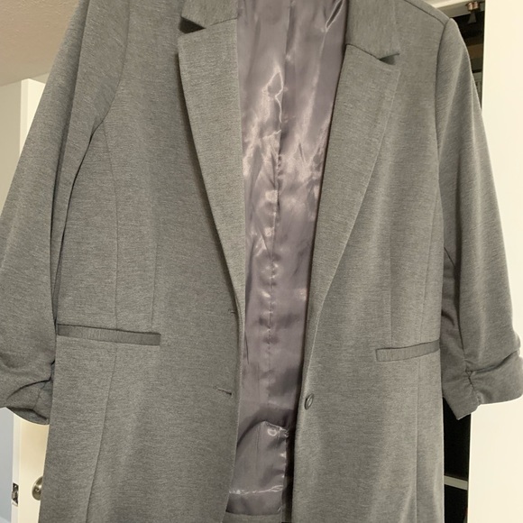 Grey Blazer with 3/4 Length Cinched Sleeves - Picture 7 of 12